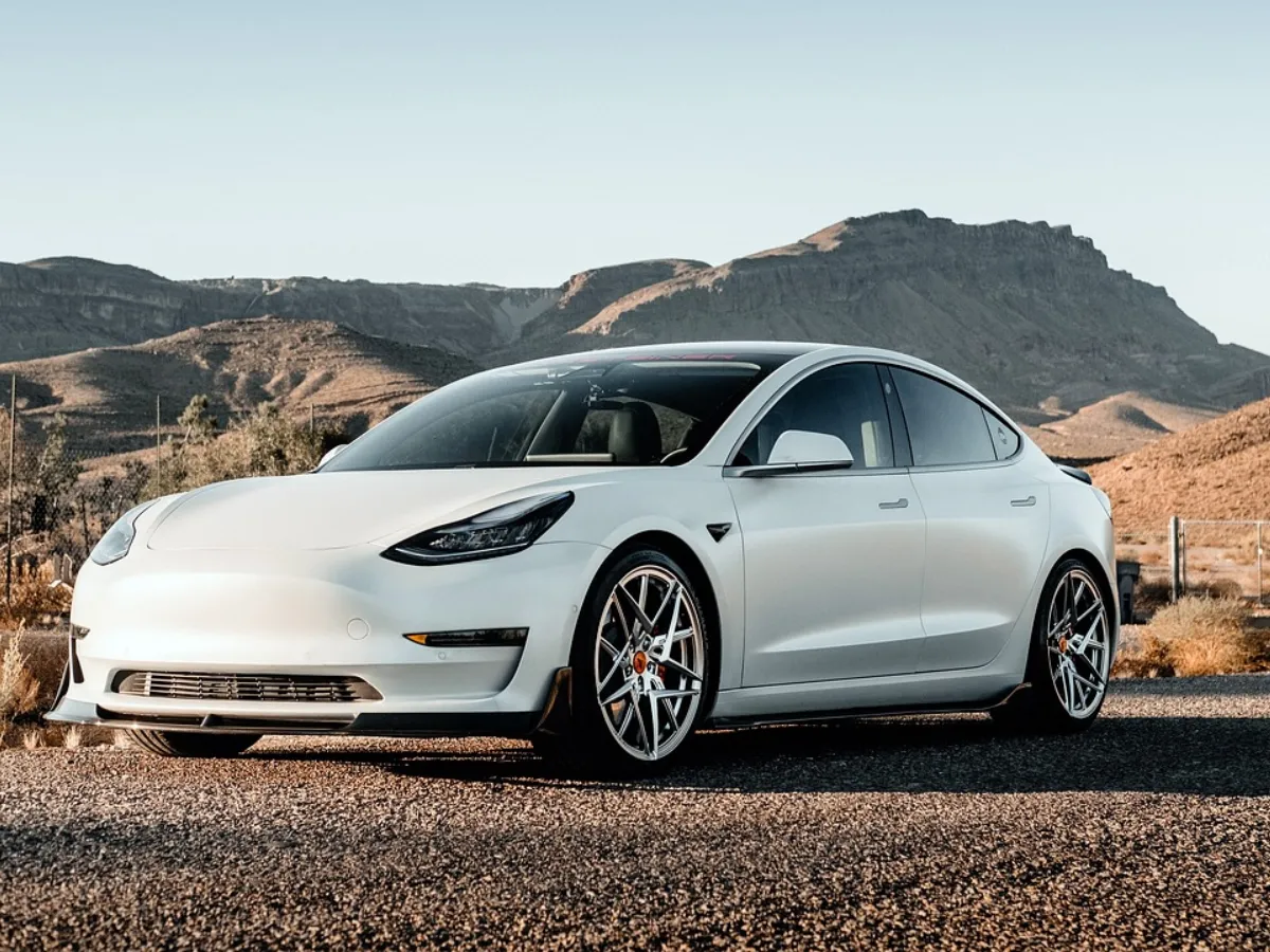 Tesla Wheel Hubcap Design